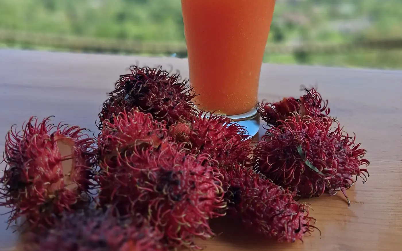 Jus de fruits frais et ramboutans, alimentation vivante
