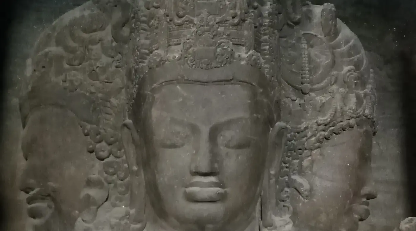Sculpture de Shiva dans les grottes d’Elephanta, en Inde