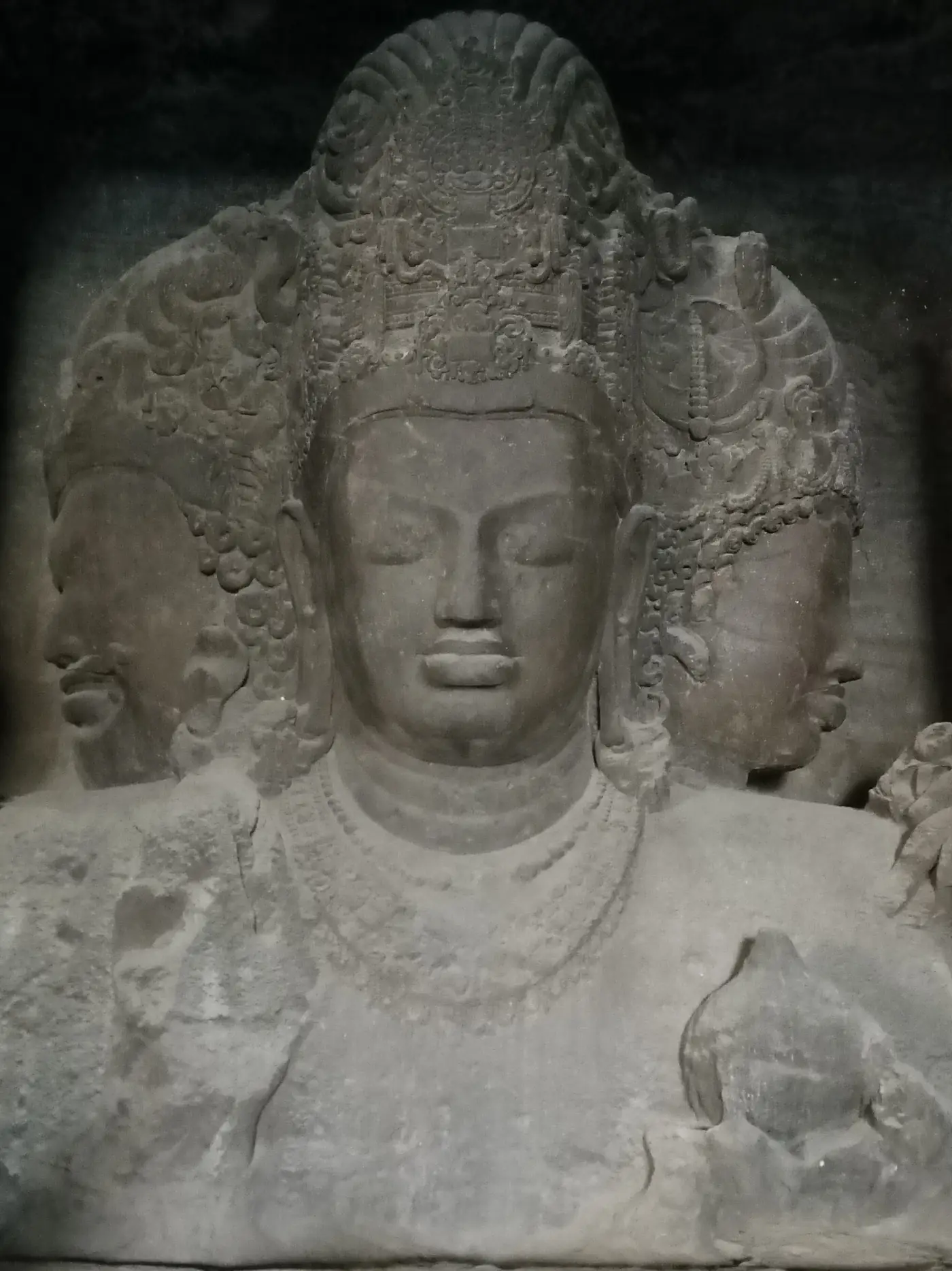Sculpture de Shiva dans les grottes d’Elephanta, en Inde