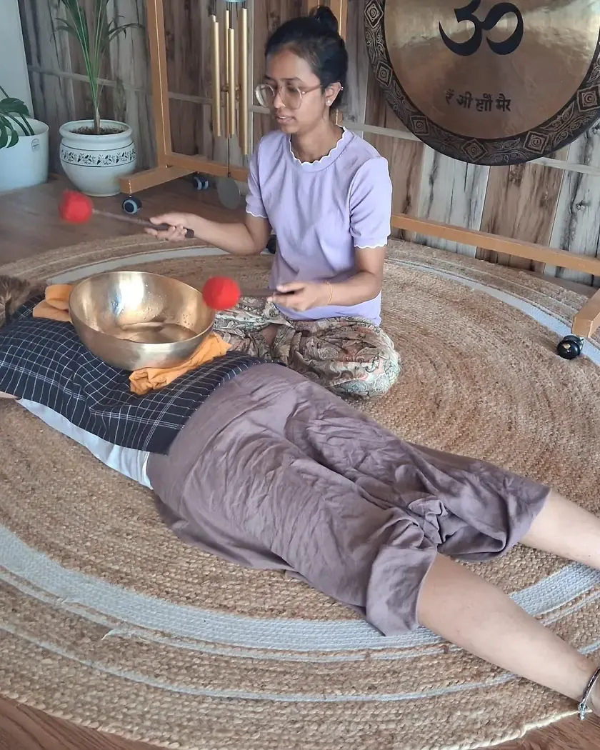 Relaxation allongée pendant une séance de sonothérapie